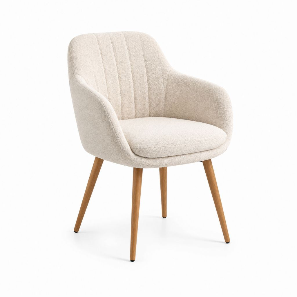 Fauteuil de salon enveloppant écru en polyester bouclé pieds en hévéa massif 61 x 61 x 78 cm